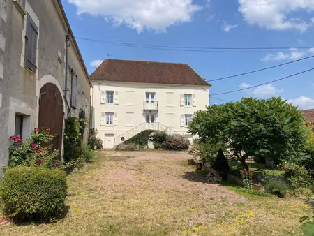 ouanne 89560  jolie maison bourgeoise avec ces dépendances 