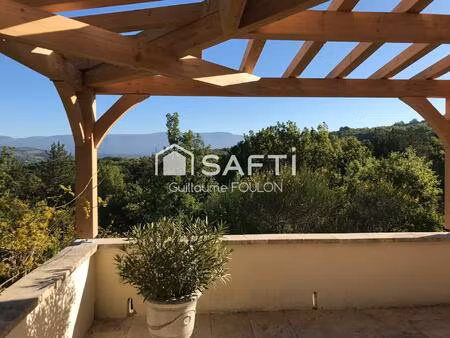 élégante propriété avec vue au cœur du luberon