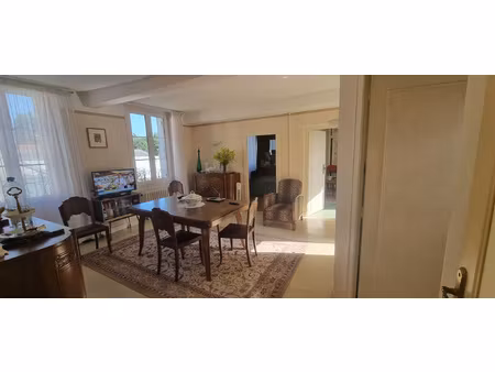 tout proche du centre-ville  maison ancienne plutôt atypique