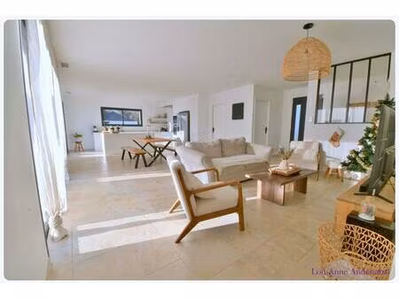villa recente - plain-pied - 160 m²