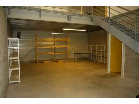 location local d'activités santeny 562 m²