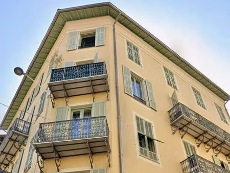 quartier garibaldi  immeuble r+4 plus 3 commerces