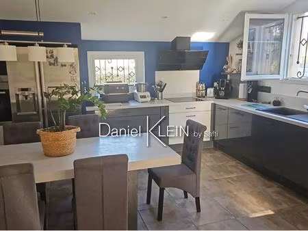 villa rénovée 3 chambres  terrain 675m2  piscine