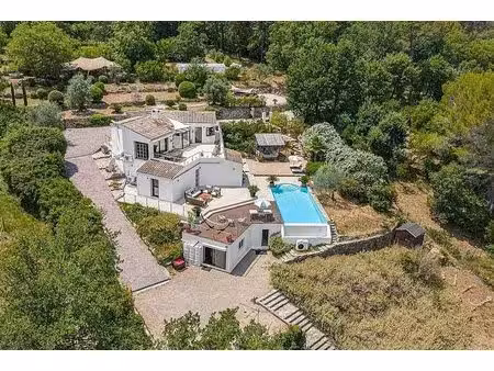 tourrettes – villa contemporaine avec vue panoramique 205 m² piscine à débordement terrain