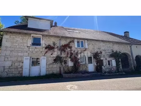 vente propriété 15 pièces 84 m² à arbois (39600)  205 000 €