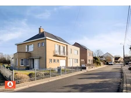 energiezuinige en verzorgde half-open bebouwing