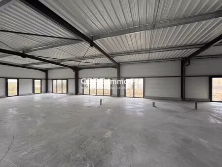 location local professionnel 276m²