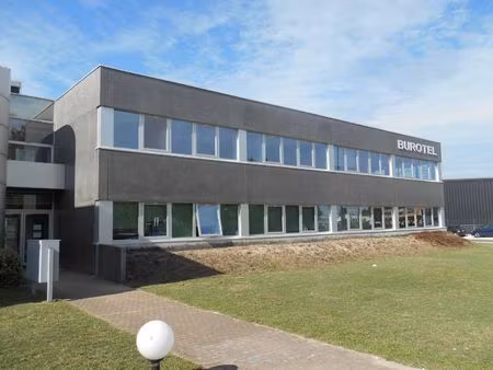 location local professionnel 160m²