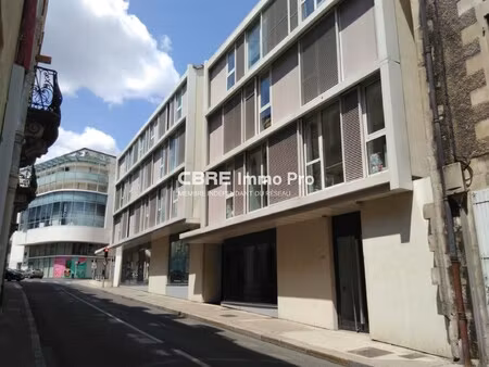 location local commercial 158m²