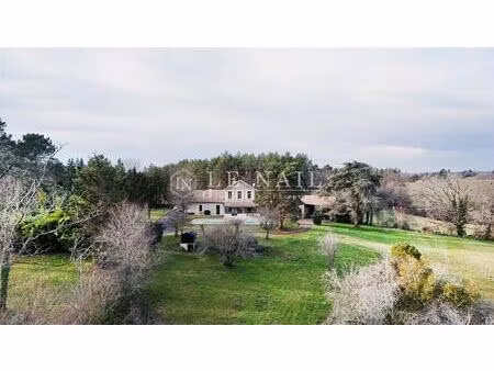 villa et son domaine de 7 3 hectares sur les hauteurs de bergera