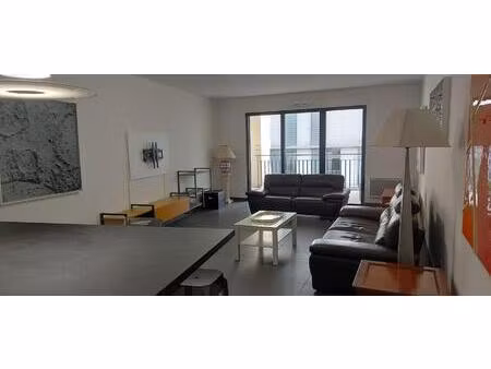 30.gard.nimes. appartement traversant de grand standing de 81 m² avec 2 terrasses loggia d