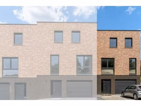 ben-woning met dubbele garage