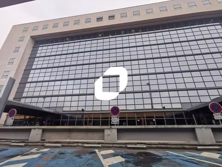 a louer  au pied du metro 8