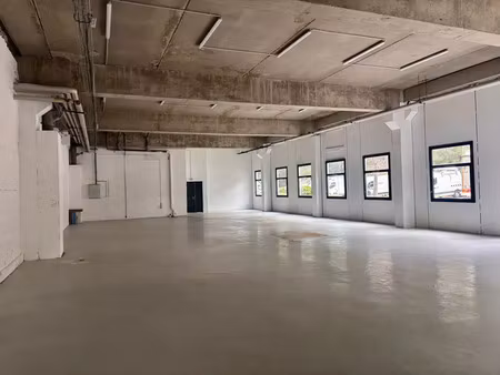 local disponible à la location à vitrolles (13127)