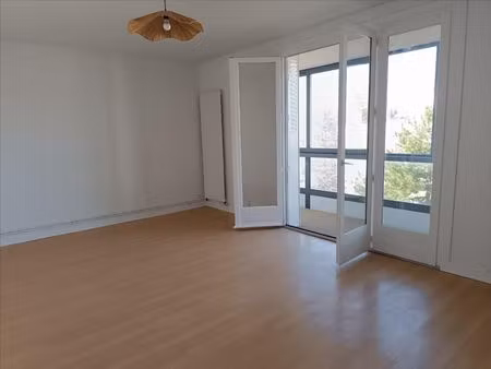 location appartement 4 pièces 69 m² à clermont-ferrand (63000)