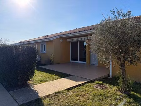 location maison 3 pièces 78 m² à paradou (13520)