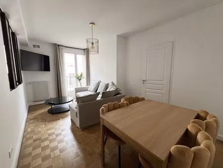 location appartement 2 pièces 42 m² à versailles (78000)