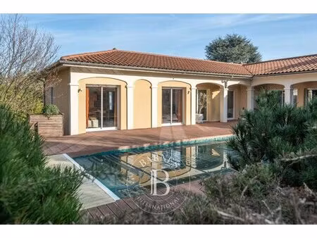 collonges au mont d'or - 247 m² - 6 chambres - piscine - garage - terrain de 1329 m²