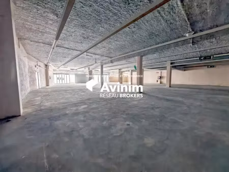 local commercial 814 m² pied d'immeuble centre-ville parthenay