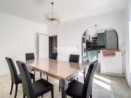 a 10 minutes des plages  rénovation récente pour cet appartement de 140m² à quimperlé.