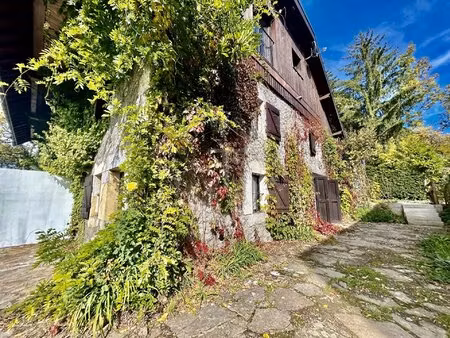 a vendre  villy-le-pelloux  superbe triplex en rez de jardin.