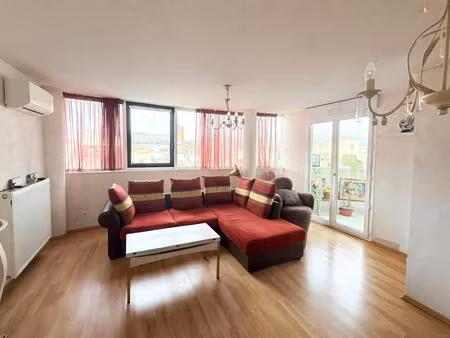 issoire t3 spacieux de 84 m2 avec loggias  garage et cave  proche commerces