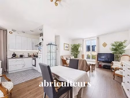 appartement avec jardin dans hôtel particulier du 18ème à soisy-sur-seine