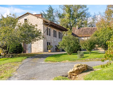 belle propriété au calme sur 1 hectare!