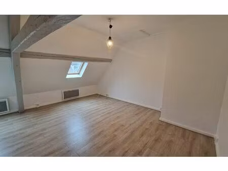location appartement  m² t-1 à fontenay-trésigny  550 €