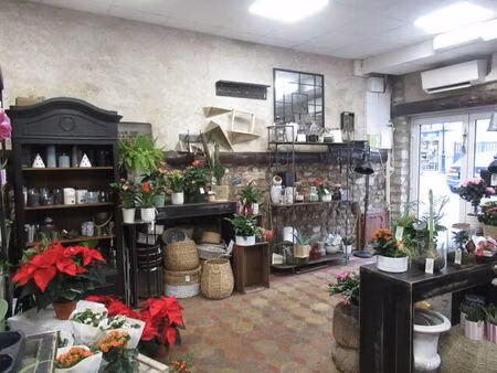 belle boutique au centre de bréval