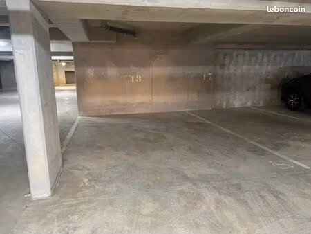 place de parking - box