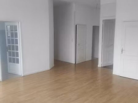 appartement 93m²avec terrasse refait a neuf