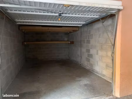 location box pour voiture salon-de-pce