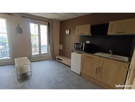 studio 20m2 meublé 1er étage centre ville