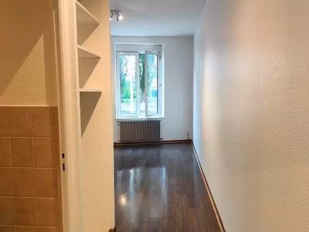 f1 en rdc pour étudiant libre de suite proche école architecture au 34 rue du docteur gran