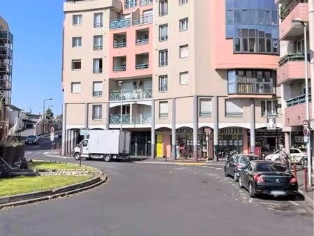 box garage fermé à louer