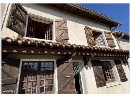 location maison de village