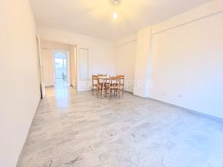 appartement t4 de 69.50m2 traversant