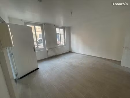 studio 1 pièce 27 m²