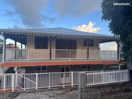 pépite à louer – haut de villa t3 + bureau – quartier résidentiel à moutte - vue mer – pro