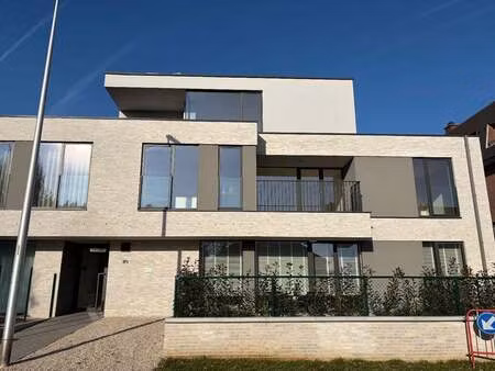 appartement à louer à sint-pieters-leeuw € 1.500 (ljz63) | zimmo