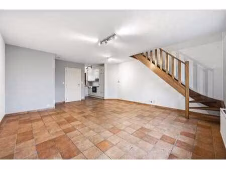 appartement duplex chaleureux avec garage dans un environne…