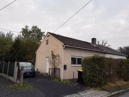 maison 3 façades plain-pied avec deux chambres et jardin