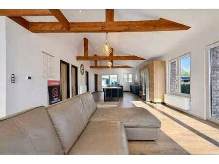 bungalow 4 façades rénové / garage / poss. 3 chambres