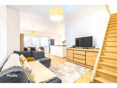 appartement-triplex avec emplacement de parking intérieur et