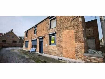 maison d'habitation avec dépendances  cour et garages