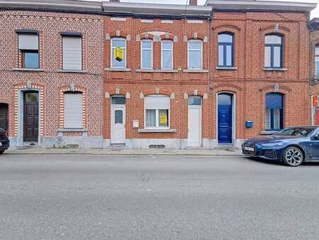 maison 2 façades à rafraîchir avec jardin.