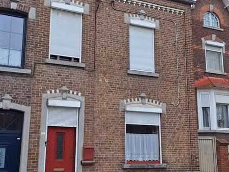 bonne maison 3 façades avec jardin et passage latéral