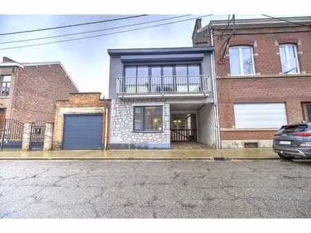 immeuble comprenant une partie entrepot