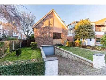 sainte-alix - villa avec jardin - magnifique potentiel